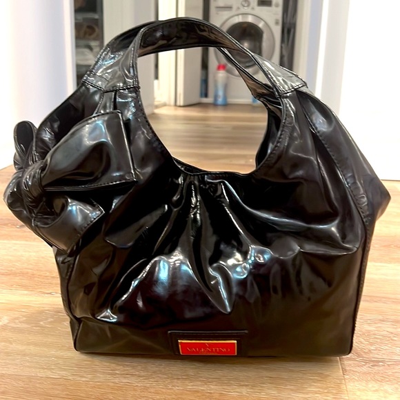 Valentino Garavani Handbags - VALENTINO GARAVANI Patent Lacca Small Nuage Bow Hobo Black